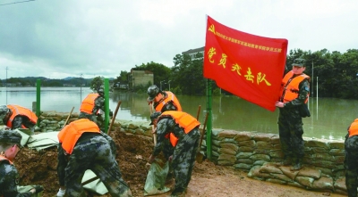 抗洪搶險給這群90后的大學生活畫上圓滿句號