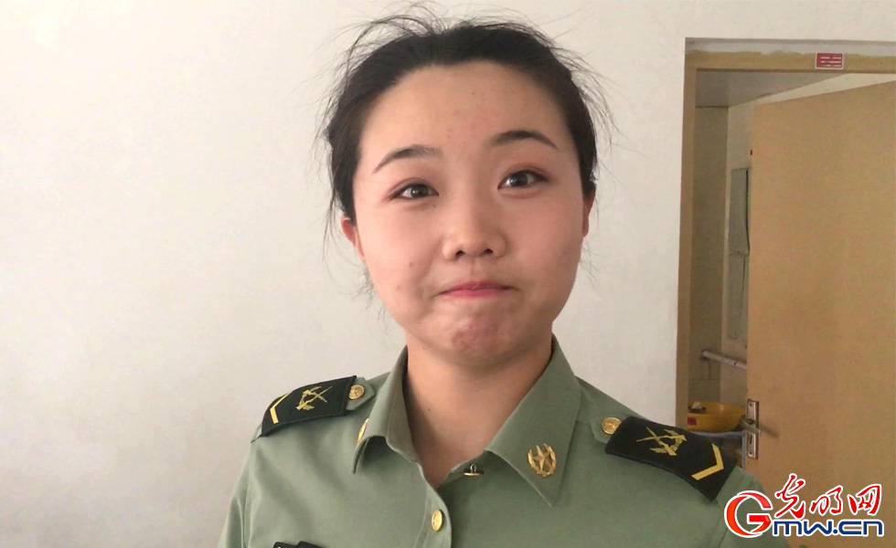 【網(wǎng)絡媒體國防行】探營解放軍三軍儀仗隊女兵中隊：簡單而不平凡