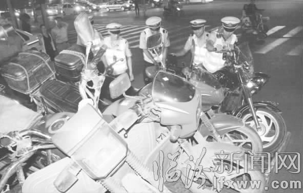 臨汾交警盯上了“飛車黨”集中整治“野摩托”