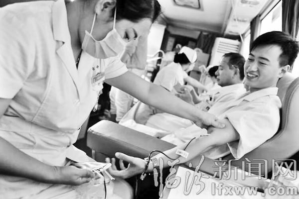職工踴躍獻(xiàn)血